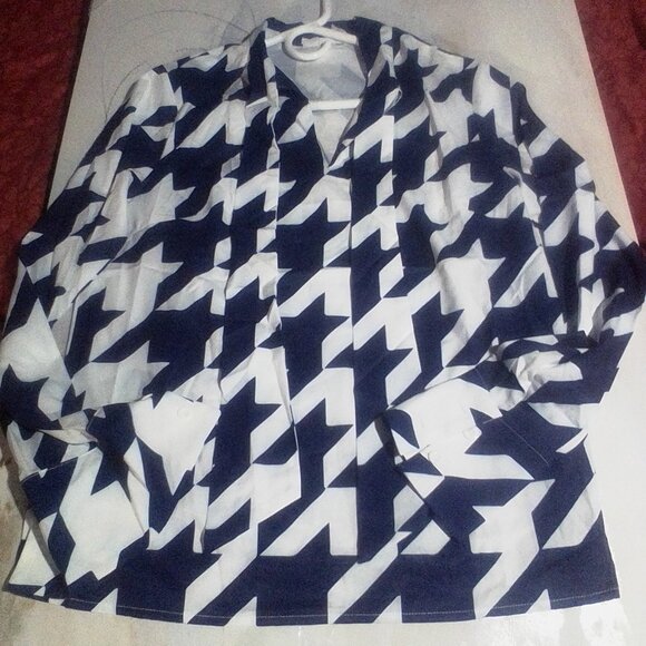 Women's blouse. - Picture 2 of 5